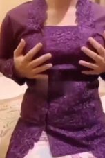 Kebaya Ungu