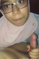 ABG Jilbab Ngewe Layani Nafsu Cowoknya Kontol Gede 15 Menit