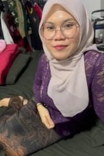 Bu Guru Muda Jilbab Pakai Kebaya Ungu Ngentot Crot Di Muka
