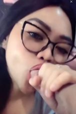 Disepongin Temen Lonte Yang Lagi Sange Memeknya Becek Banget