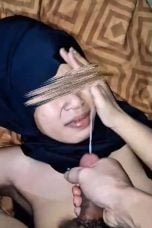 Jilbab Tetangga Keluar Rumah Gak Pakai Baju Dientot Crot Di Mukanya