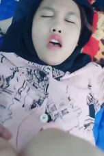 Jilbab Aurelia Memeknya Buat Cari Duit