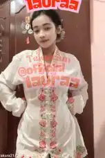 Laura Kebaya Putih Asik Mainan Memek