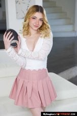 MyDaughtersHotFriend 26 02 08 Demi Hawks wants to score on Game Day with her friend’s dad