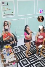 Lagi Asik Karaoke Rame-Rame Dia Malah Ngentot