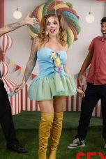 SexMex 25 10 28 Sara Blonde Sexy Little Clown