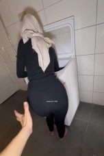 Ngewe Tetangga Jilbab Yang Lagi Nyuci Pakaian