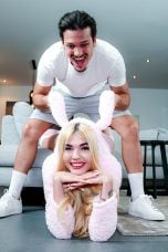 TeamSkeetSingles 26 01 12 Luna Bbunny “I’m Hornier Than You Are.” She Offered Me a Massage, but Things Got Sexual Fast