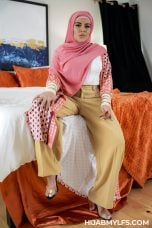 HijabMylfs 25 12 07 Vivianne Desilva Her Sexual Secrets: Reserved Hijab MILF Breaks Free