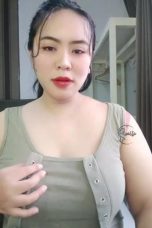 Mamicacha Minta Dipijit Bentar Sebelum Memeknya Dipakek Pelanggan