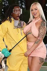 BlacksOnBlondes 26 09 25 Elana Bunnz Spraying To Cool Off