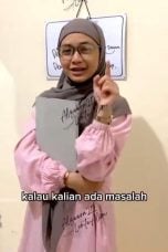 POV Bu Guru Alzeera Sedang Mengajar Murid-Murid