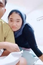 Siang Bolong Istri Jilbab Minta Dipejuhin