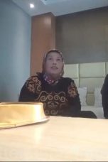 Emak-Emak Jilbab Open BO 3Some Di Hotel