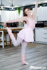 TinySis 26 01 15 Della Cate S3E4: Tie Me to My Ballet Bar, Raise My Tutu, & I’ll Show You How Flexible I Am