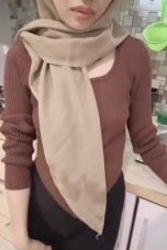 Majikan Sange Melihat Pantat Pembantu Jilbab Yang Lagi Mencuci Piring